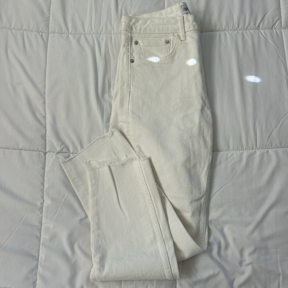 Zara Off-White Frayed Hem Jeans